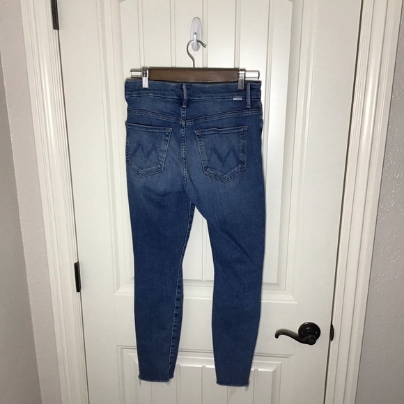 MOTHER High Waisted Looker Ankle Fray in Hop on Hop Off Size 26. - Picture 5 of 13